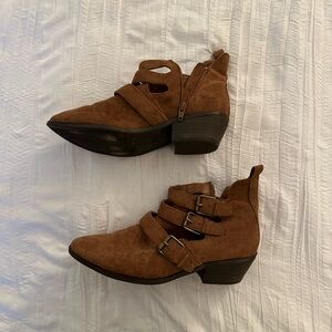 Suede booties, brown camel color